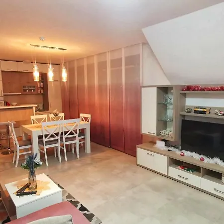 Hills Afrodita Moon * זלאטיבור