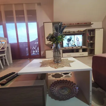 Hills Afrodita Moon *