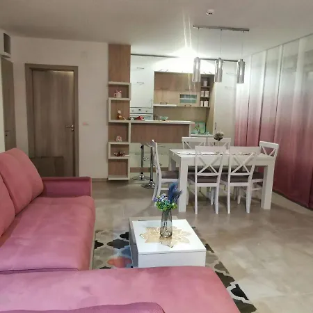 Hills Afrodita Moon Lägenhet *