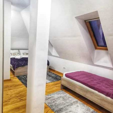 Hills Afrodita Moon *