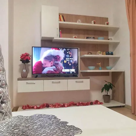 Hills Afrodita Moon זלאטיבור