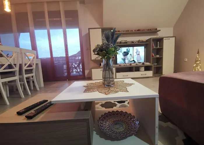 Hills Afrodita Moon *